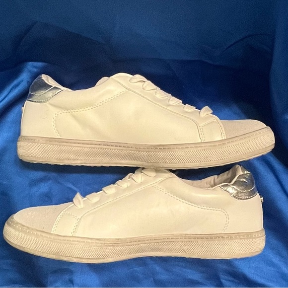 NWOB 8.5 Steve Madden Zooma Star distressed sneakers - Picture 5 of 11